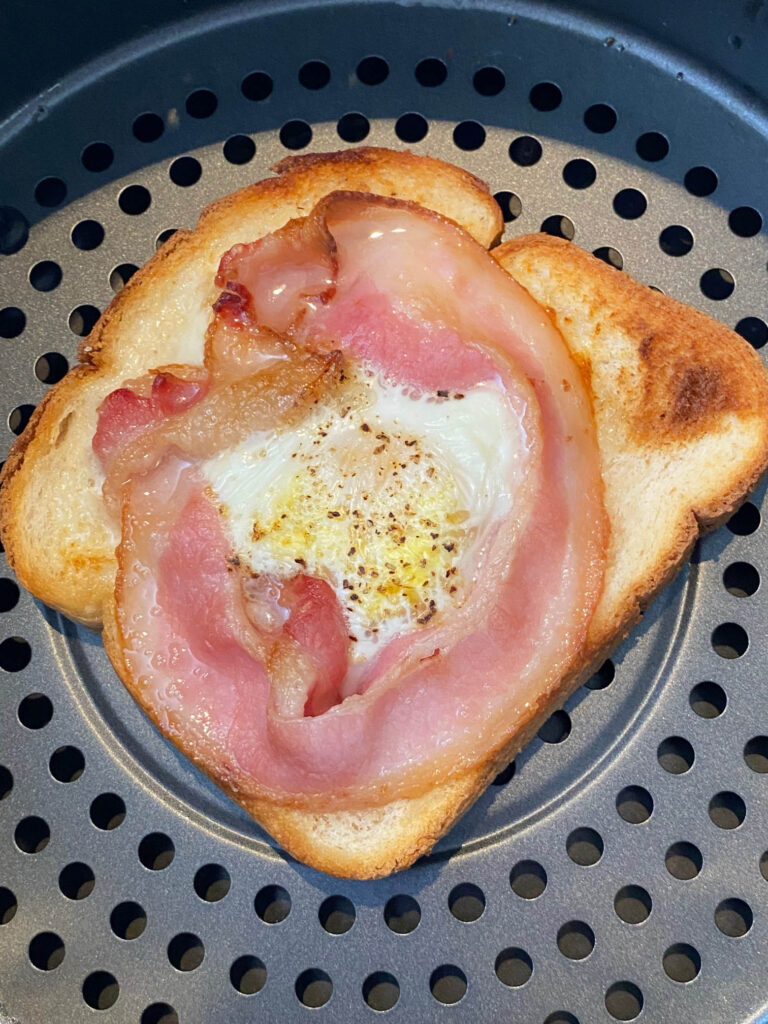 Can You Cook Bacon And Eggs Together In Air Fryer